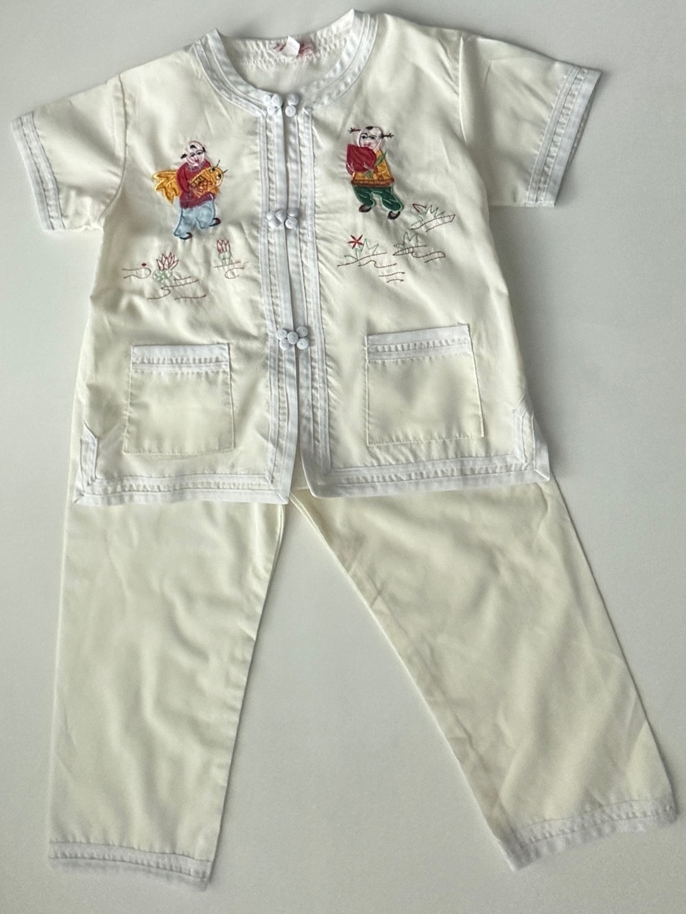 Vintage Chinese-inspired matching lounge set. Short-Sleeve Embroidered. Size 4T.